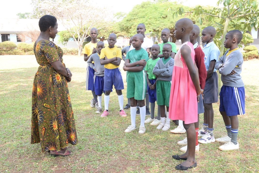 Stand Speak Rise Up (@standspeakrise) on Twitter photo 33 jeunes, nĂ©s du viol de guerre, retrouvent le chemin de lâĂ©cole en Ouganda
Â
SSRU sâassocie Ă Sylvia Acan, Survivante et directrice de lâassociation <a href="/goldenwomen20/">GOLDEN WOMEN VISION IN UGANDA</a>, pour soutenir la scolaritĂ© de 33 jeunes nĂ©s du viol de leurs mĂšres et souffrant de stigmatisation.
#ouganda 33 jeunes, nĂ©s du viol de guerre, retrouvent le chemin de lâĂ©cole en Ouganda
Â
SSRU sâassocie Ă Sylvia Acan, Survivante et directrice de lâassociation <a href="/goldenwomen20/">GOLDEN WOMEN VISION IN UGANDA</a>, pour soutenir la scolaritĂ© de 33 jeunes nĂ©s du viol de leurs mĂšres et souffrant de stigmatisation.
#ouganda