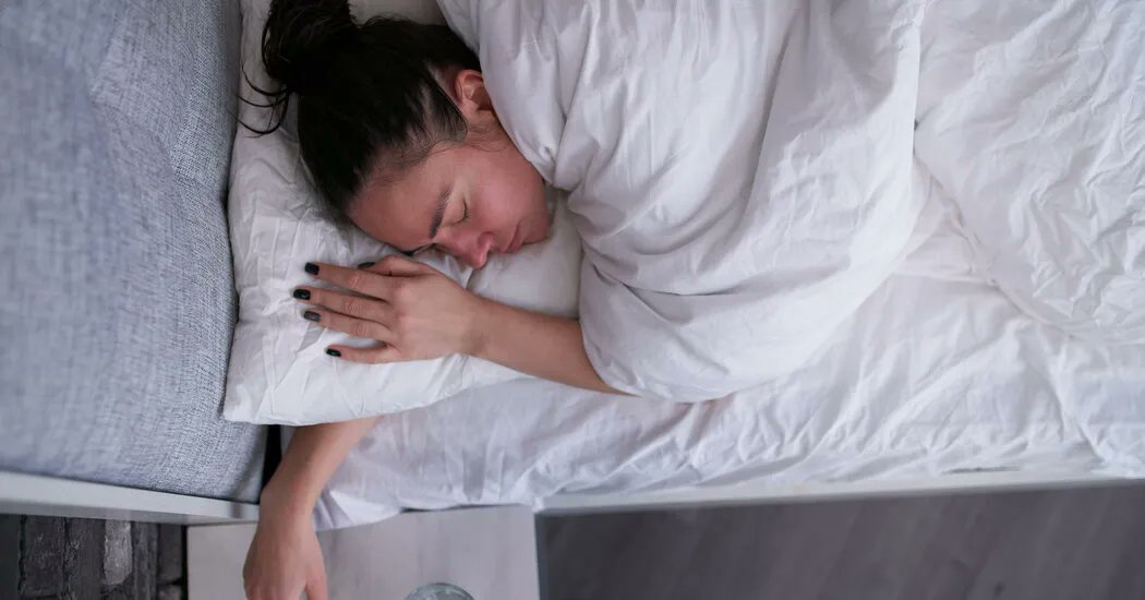 _marytolan's tweet photo. Consistent sleep naturally comes with a slew of health benefits, key among those being improved #HeartHealth. via @nytimes https://t.co/B2ZqnYM2WW https://t.co/8DH4XH3qV1