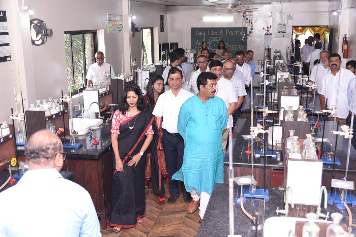 ShetSadanand's tweet photo. Inaugurated Chemistry and Computer Science lab of Shree Shantadurga Higher Secondary School, Bicholim sponsored under the CSR initiative of EDC in the presence of Bicholim MLA @DrChandrakantS3, Ex-Speaker @RajeshPatnekar, Principal, Chairman, college staff and students https://t.co/ZsSiLbiX2P