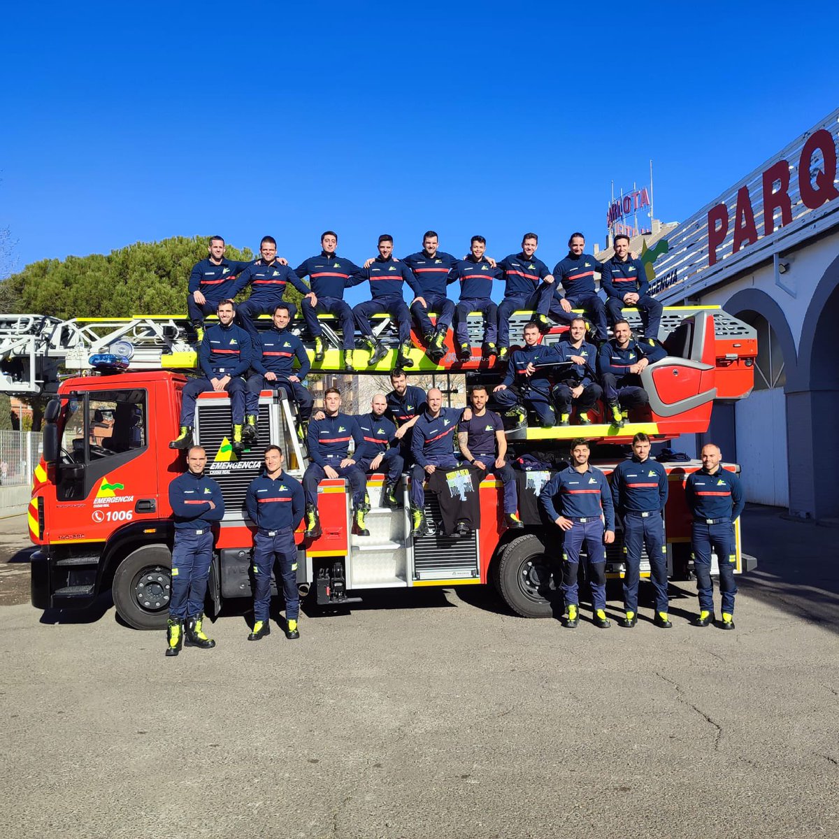 tusabesmas's tweet photo. @Emergencia1006 Aquí hay más, cámbiala 😅 https://t.co/5p8cvZc3FY