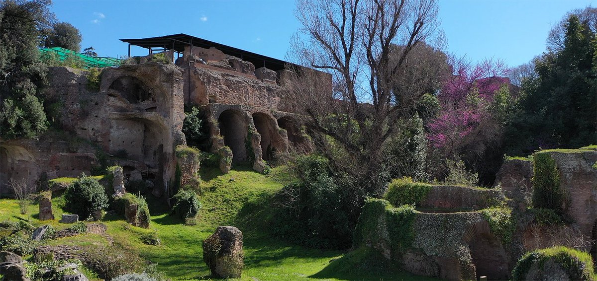 Turismoromaweb's tweet photo. Il viaggio di Enea. Da Troia a Roma. Al Tempio di Romolo al Foro Romano presentate 24 opere databili fra il VII secolo a.C. e la piena età imperiale, prestate da 12 diverse istituzioni nazionali.

👉https://t.co/AedBtGtnhD
📸 Simona Murrone
#VisitRome @ParcoColosseo https://t.co/qa3KQMR9RS