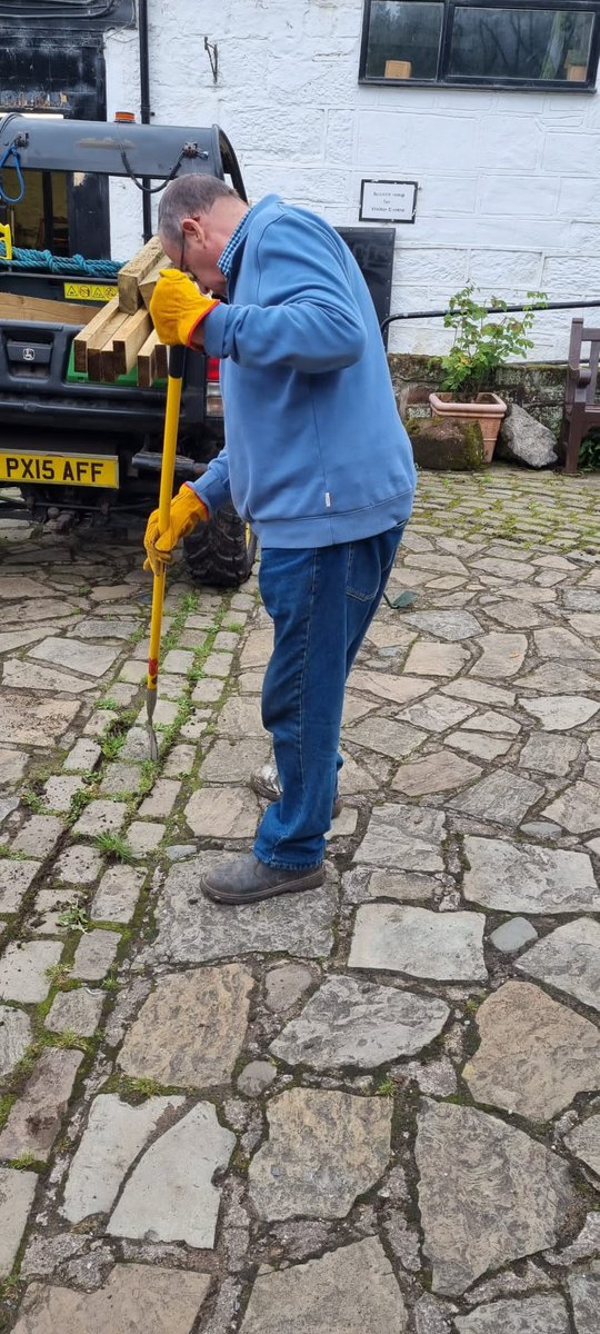 WirralE's tweet photo. Some of the people we support at our Eastham centre have been volunteering to help out clean up @HootonPark recently, doing some excellent work on the lawns and the patios.

#CommunityIntegration #EnrichingLives #DevelopingIndividuals https://t.co/NOur44MJgw