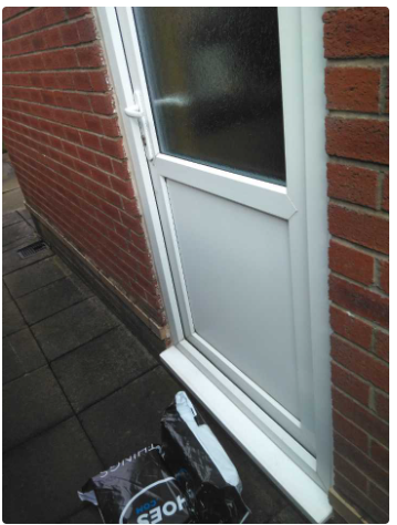 Thanks #evri for leaving my parcel in the "shed" as requested. Oh hang on a minute that massive brick built shed with 2 doors, garage door, 9 windows and a driveway is a house...... easy mistake I suppose. oh and visible for all to see as they walk past our drive. Result