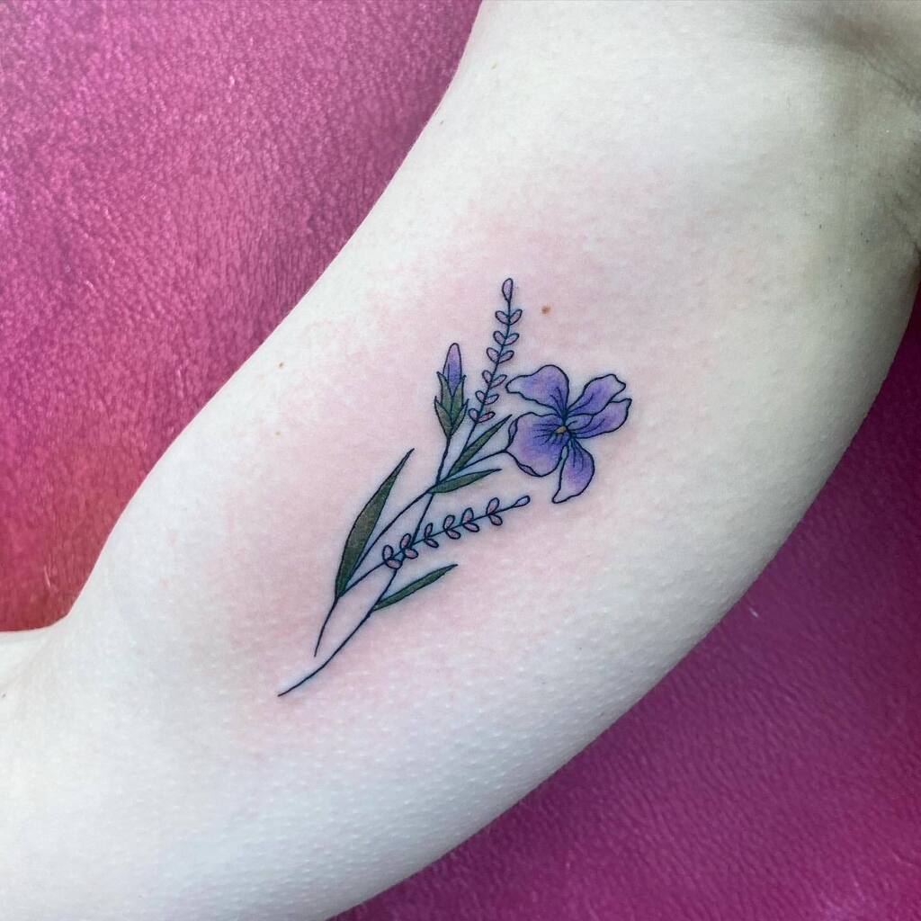 #iris #flower #flowertattoo #iristattoo #tattoo #tattoos #tattooer #tattooist #tattooartist #floral #floraltattoo #line #lines #linework #fineline #modernzink instagr.am/p/CpPzBcDumB3/
