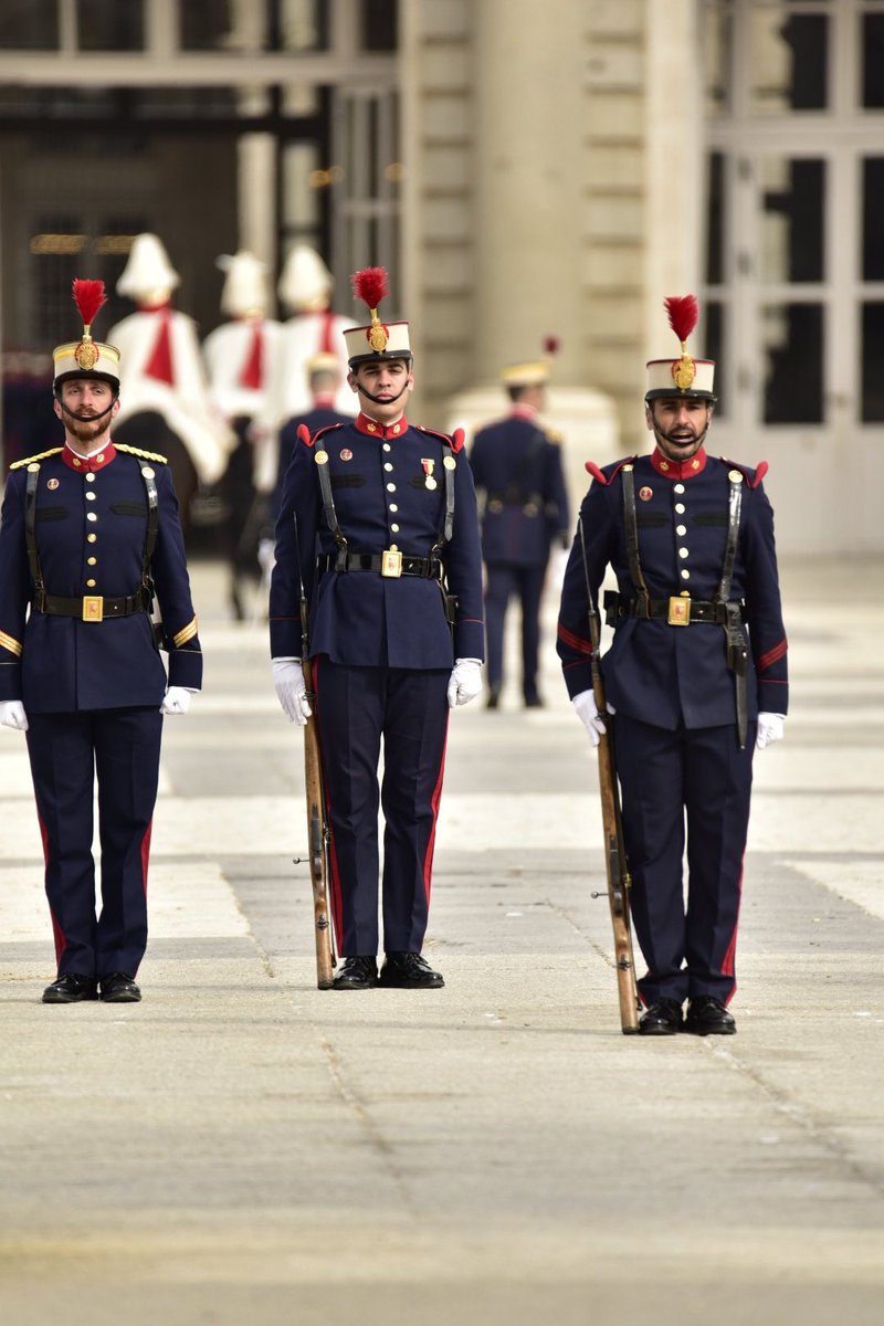 nassgool's tweet photo. @Defensagob #guardiareal https://t.co/uRumG3OTfq