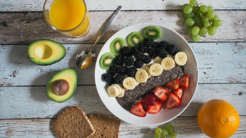 kellyrecalde's tweet photo. ¿Sabías que muchos alimentos pueden ser considerados como medicina natural? A lo largo de este hilo, te explicaremos cómo algunos alimentos pueden ayudarte a tratar diferentes afecciones y mejorar tu salud de manera natural. 

#AlimentosMedicinales #MedicinaNatural #SaludNatural https://t.co/i3lOKyVgvA