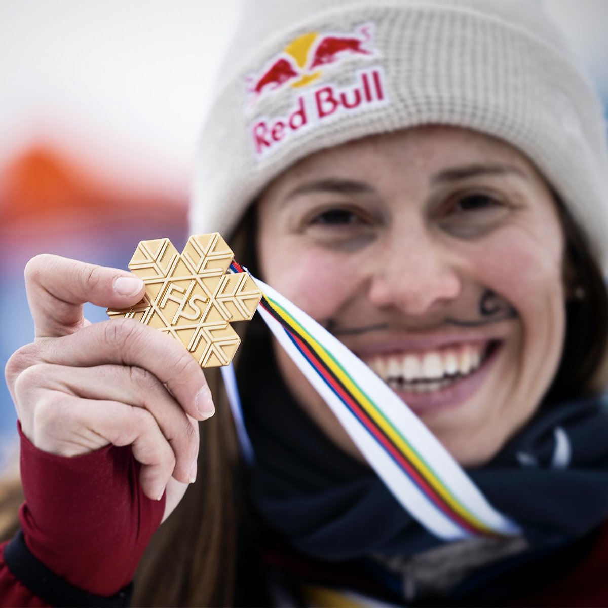 czeskisnowboard's tweet photo. Druhé 🥇 do sbírky a šestá medaile z vrcholných akcí pro @SamkovaEva! 👏 A že jim to spolu sekne. 😍
#czeskisnowboard #czechsnowboardcrossteam #autopalace #audicz https://t.co/C4n5XLhdEN
