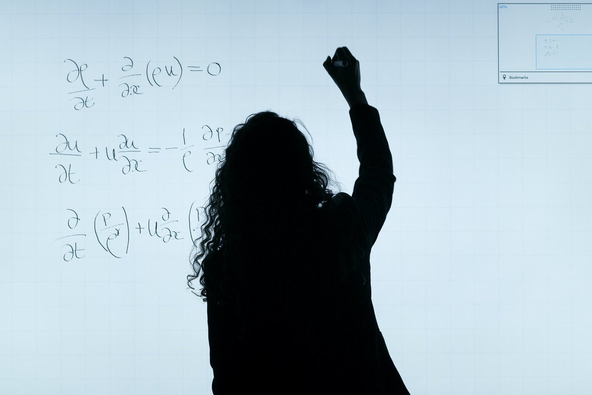 #8chiffrespourle8mars #journéeinternationaledesdroitsdesfemmes2023 
#Frenchfacts Le saviez-vous?  Les françaises ont des taux de réussite au bac supérieur à celui des garçons et comptent pour 55,6% des étudiants de l'enseignement supérieur