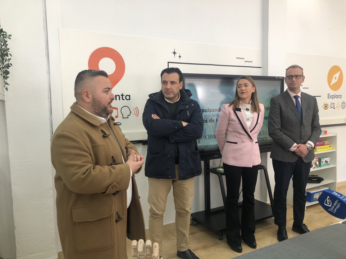 AdF_RdeMurcia's tweet photo. 👍Aumentamos la Red de centros #AuladelFuturo en la Región de Murcia con el @ceip_virgen. Hoy nuestro consejero @VictorMarinNav  ha inaugurando el nuevo espacio educativo. Ha sido un placer asistir #EmbajadoresAdF 👏🏼👏🏼@Educarm @AdF_RdeMurcia @educaINTEF @ProgramasRM @innovaedum https://t.co/ZGFxVdJQyZ