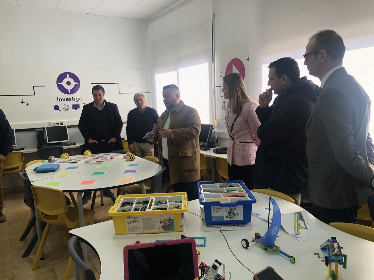 👍Aumentamos la Red de centros #AuladelFuturo en la Región de Murcia con el <a href="/ceip_virgen/">CEIP Virgen de las Maravillas</a>. Hoy nuestro consejero <a href="/VictorMarinNav/">Víctor Marín Navarro</a>  ha inaugurando el nuevo espacio educativo. Ha sido un placer asistir #EmbajadoresAdF 👏🏼👏🏼<a href="/Educarm/">Educarm</a> <a href="/AdF_RdeMurcia/">Aula del Futuro Región de Murcia</a> <a href="/educaINTEF/">Educación INTEF</a> <a href="/ProgramasRM/">ProgramasRM</a> <a href="/innovaedum/">Innovaedum</a>