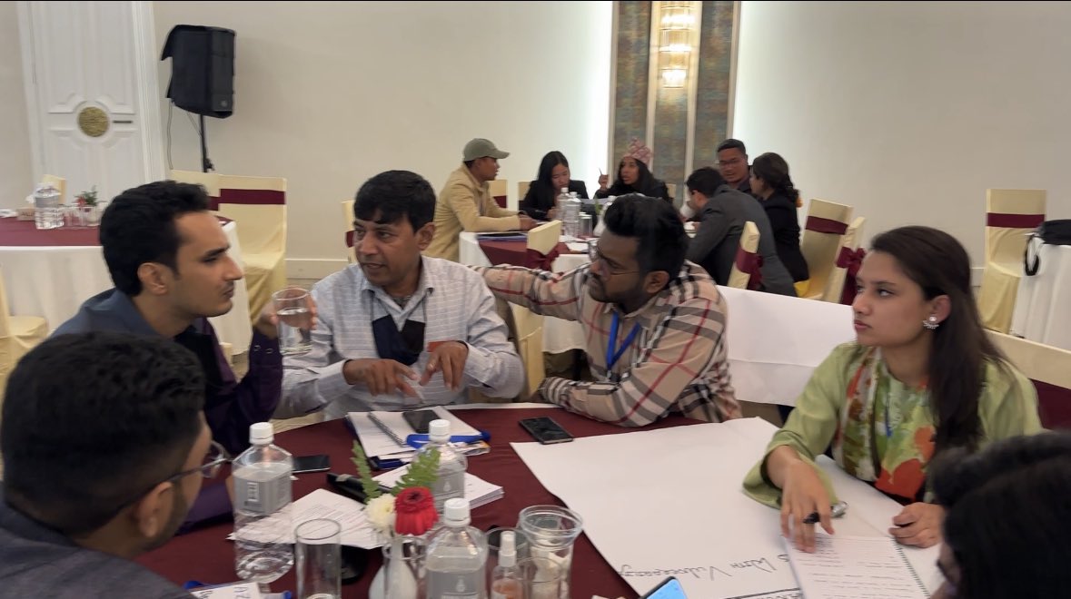 ILONewDelhi's tweet photo. As the 🌏 of work transforms, health and safety become key concerns for #decentwork

Youth leaders discuss how they can promote safe and healthy working conditions for all workers across South Asia

@ILOACTRAV @ILOAsiaPacific https://t.co/38Gt9X3KGy