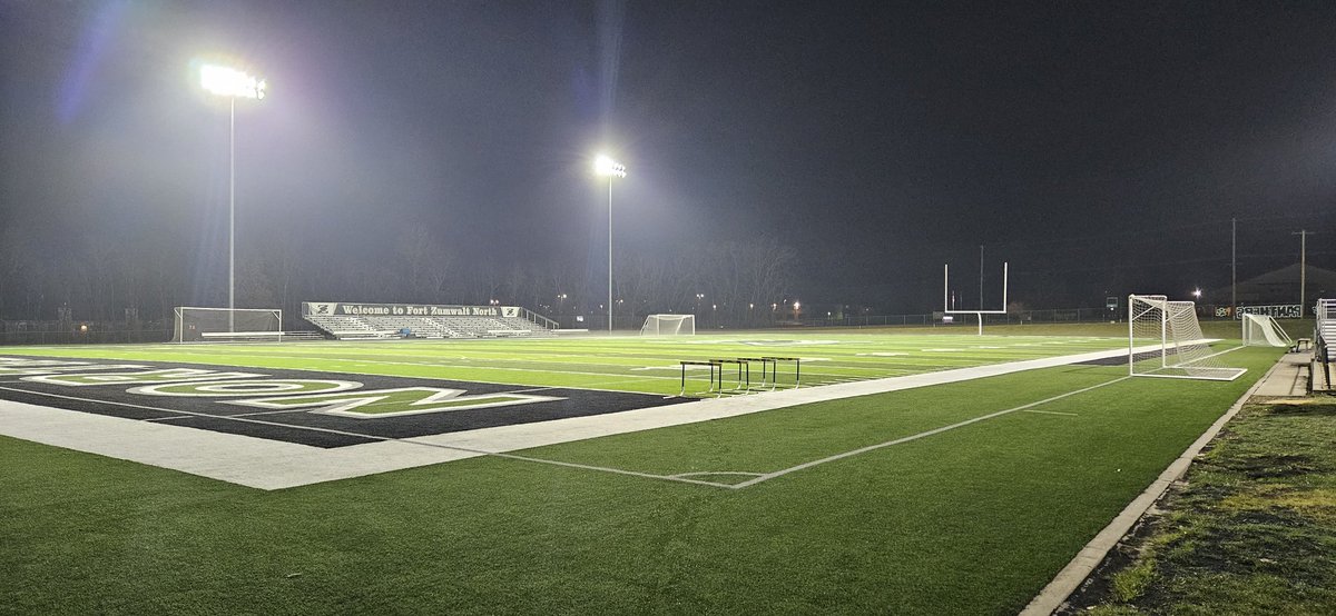 FZNFootball's tweet photo. Squeezed in a great workout this morning as the sun came up. LOVING the new turf!!! #NorthsideFootball https://t.co/bLsnkxV7gY