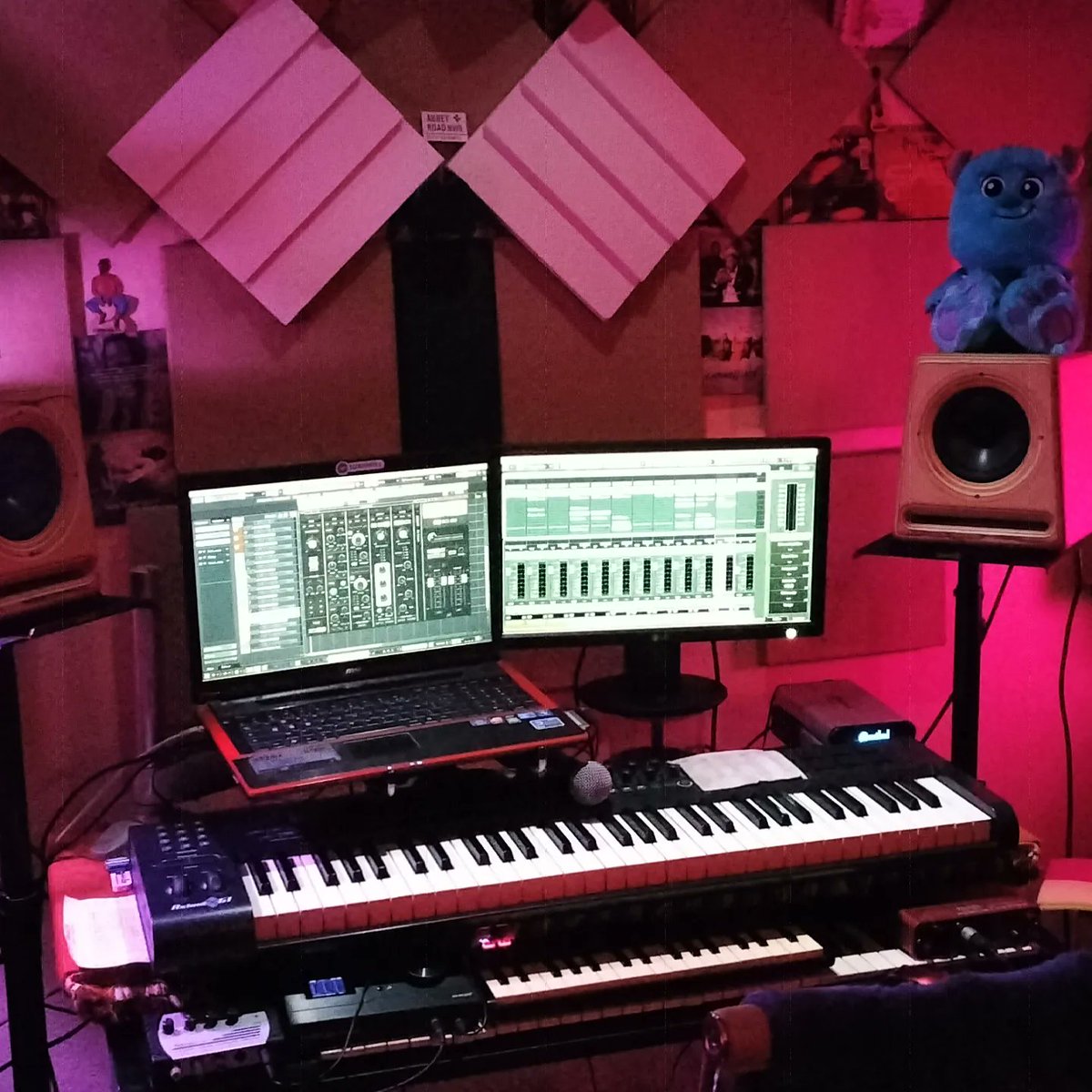 Flexihomestudio's tweet photo. Flexi'Studio en mode "Mixing last night".😉🎶🎼🎵.
Musicamicalement 🙏
#prosodia #bora #antelopeaudio #zengosc #afxantelopeaudio #wavesaudio  #schepsomnichannel #izotope #neutron #cubase #cubase12pro #homestudiorecording #mixingstudio https://t.co/M3mVJXw8rR