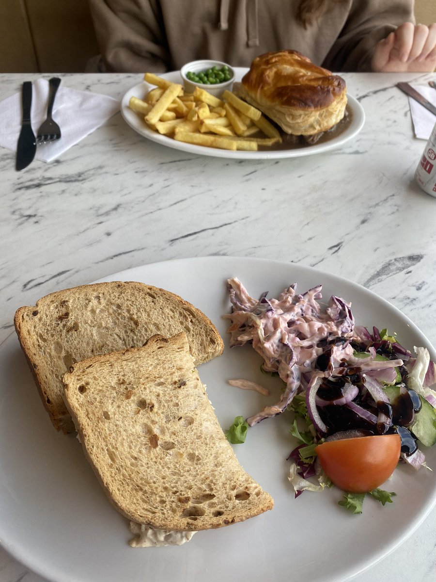 AshleyYsortit's tweet image. Lovely 1-2-1 today with one of our S6 young Carers! Great food and even better banter! 😋

#ysiyc #respite #becausewecare