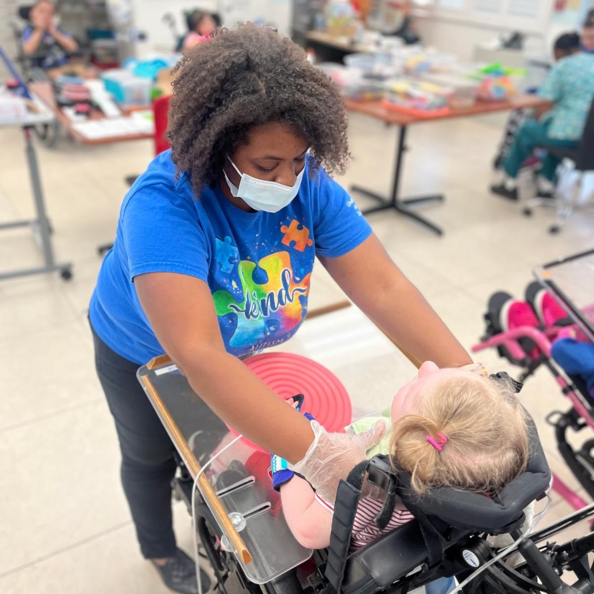 Teaching is a work of heart; at Broward Children Center we lead with our hearts. Meet Elizabeth one of our teaching experts serving our kids at the Children's Comprehensive Care Center through activity engagements. 

Leave a 💙 in the comments 

#BCC #BCCKids #Broward #Nonprofit