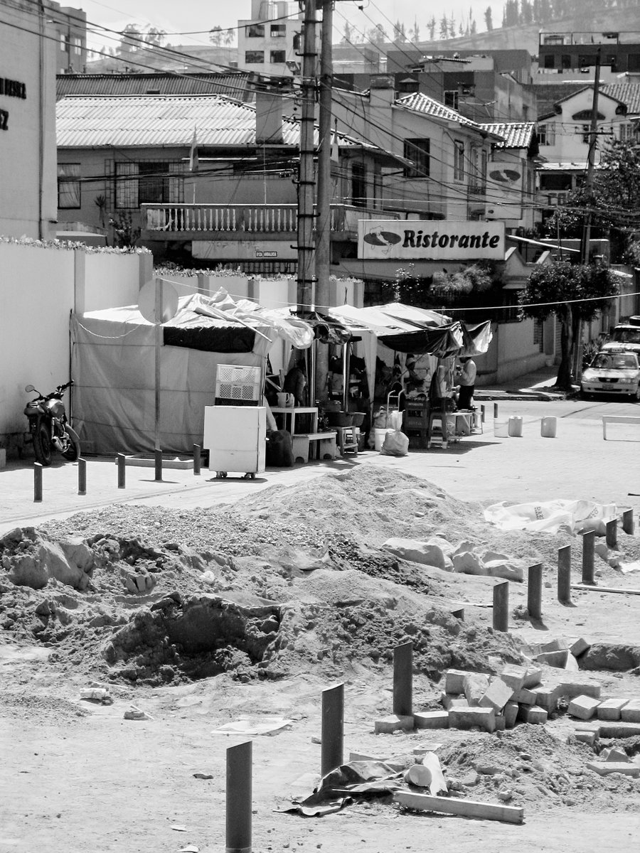 Somewhere in #Ecuador around #2008.  

#storyofthestreet #streetphotography #insidephotos #spicollection #streethunters #streethunters #streerphotographers  #yuorshotphotographer #myfutureshoot #urbanstreetphotogallery #eyeshotmag

More at jasonpoblete.co