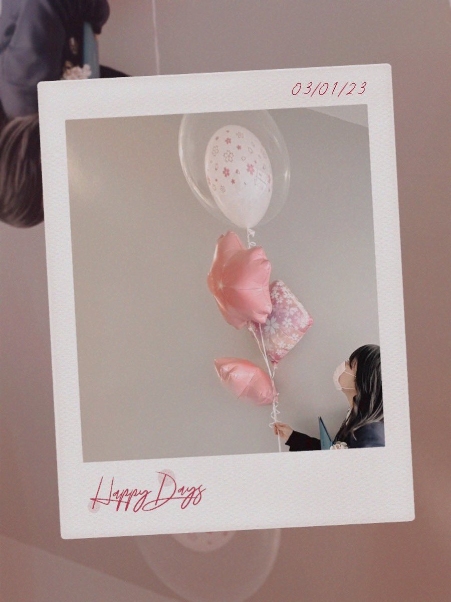 nendo_kfg's tweet photo. 娘が18歳で成人に。
そして成人になって高校の卒業式。
娘から「18年間育ててくれてありがとう。」と…😂💦
嫁ぐのか？？思うような感涙の言葉を頂きました。
娘よ‼️これからも宜しくね‼️😁

#windship さんの🎈でフォトスポットを校内に作って頂き最高の写真が撮れました😊娘も大喜びでした‼️ https://t.co/ADwzMnUNyf