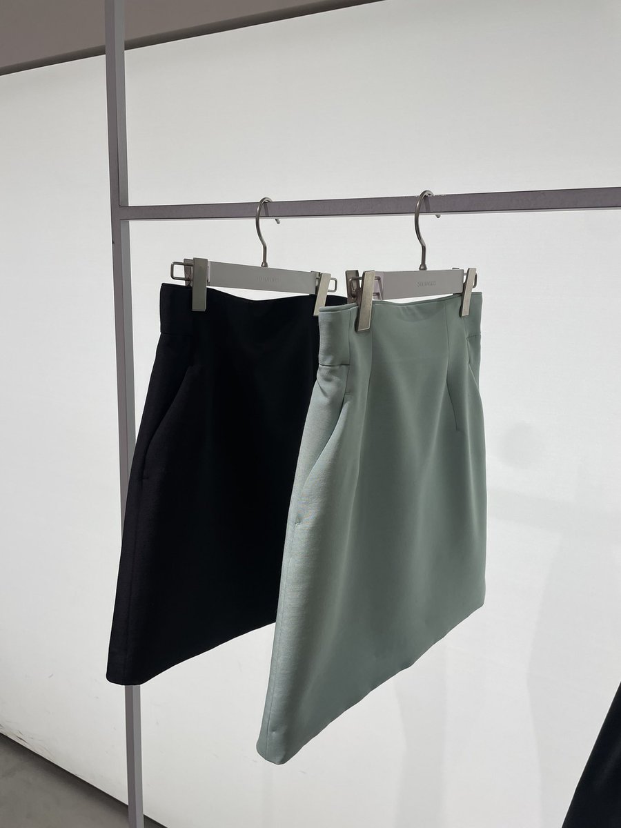 studious_mayu's tweet photo. mame kurogouchi collection
「女性が現代社会で強く生きるための戦闘服」

ディティールまで繊細にこだわったシルエット...！ https://t.co/QbISrajNiu