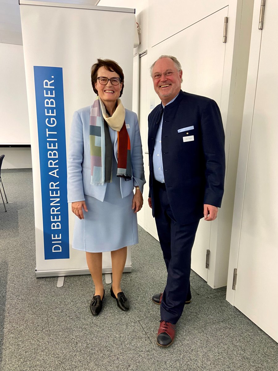 Der Berner Arbeitgebertag 2023 bei der BEKB im Liebefeld

Dr. h.c. Uwe E. Jocham, Präsident, dankt Antoinette Hunziker-Ebneter, Verwaltungsratspräsidentin der BEKB, für Ihr beindruckendes Referat zur Nachhaltigkeit in der Finanzindustrie.

Ein herzliches Dankeschön der BEKB.