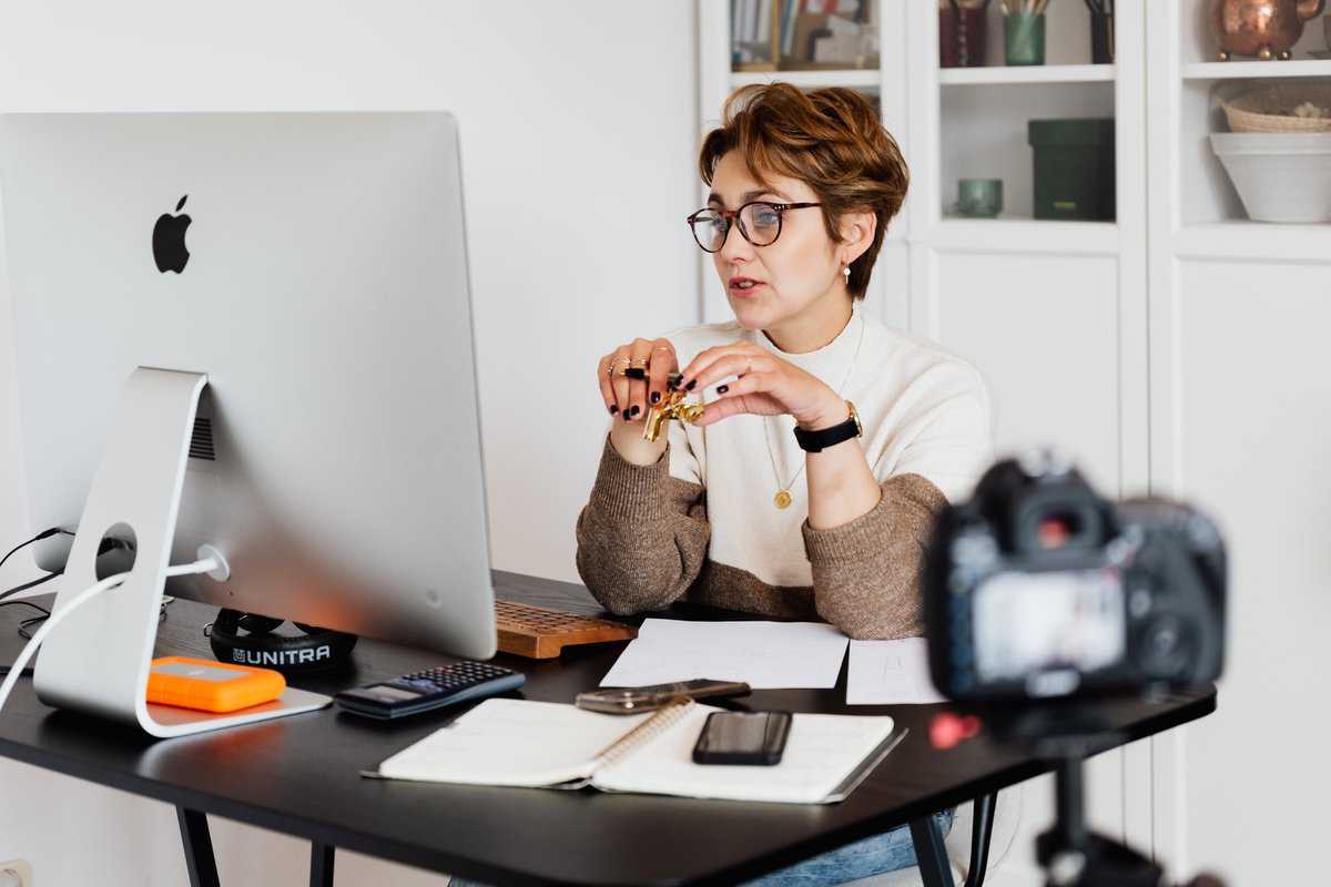 #8chiffrespourle8mars #journéeinternationaledesdroitsdesfemmes2023 
#Frenchfacts Le saviez-vous? La France a le plus haut pourcentage de femmes dans sa population active de toute l'Union Européenne, avec 48,9%
