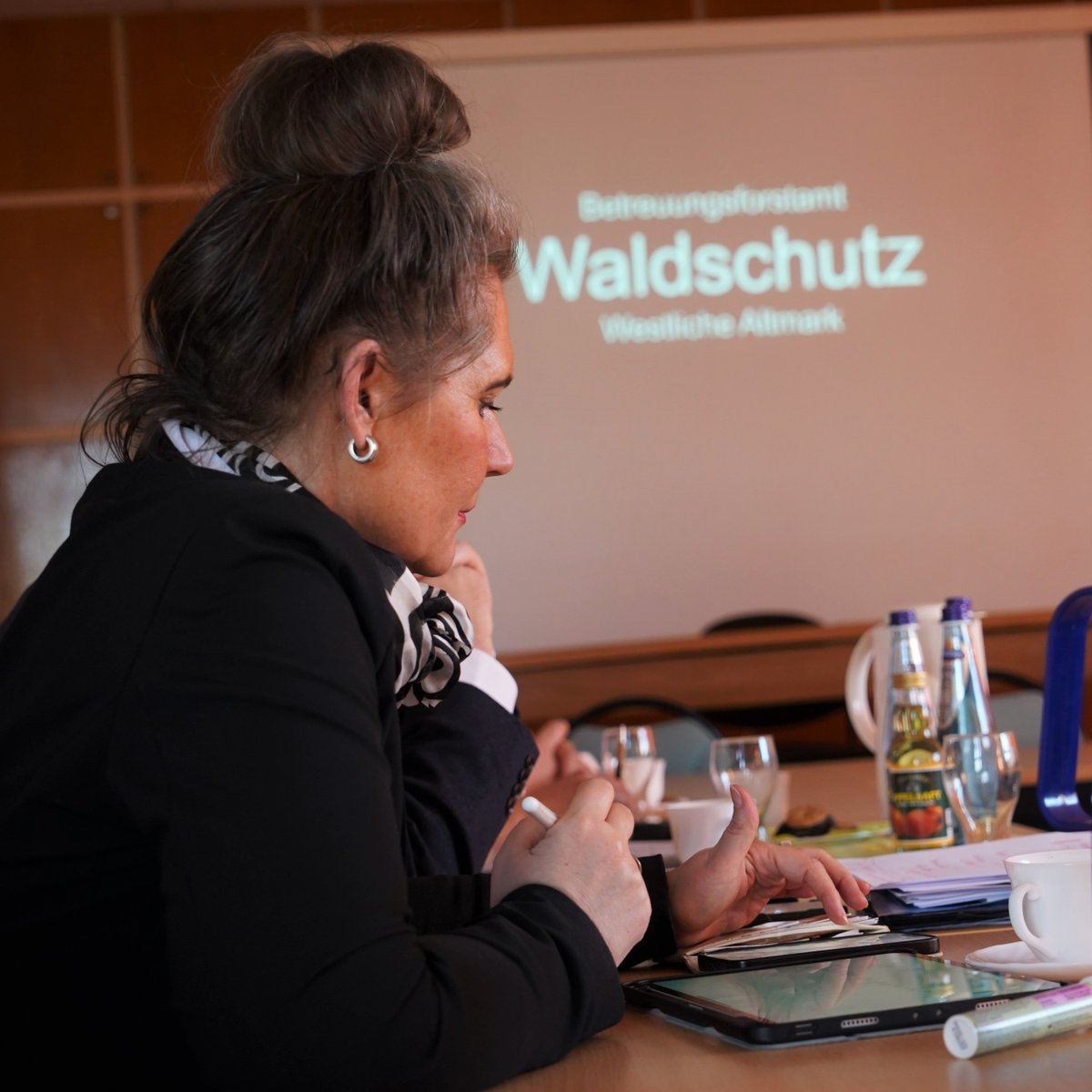cdufraktion_LSA's tweet photo. Gestern besuchten die Arbeitsgruppen Wissenschaft, Energie, #Klimaschutz und #Umwelt sowie Landwirtschaft, Ernährung und #Forsten das #BetreuungsfortamtWestlicheAltmark und den Lehrausbildungsstätte Zartau. 
#Altmark #Aufforsten #Wald #lsa #cdufraktionlsa https://t.co/TloCs9xqlW