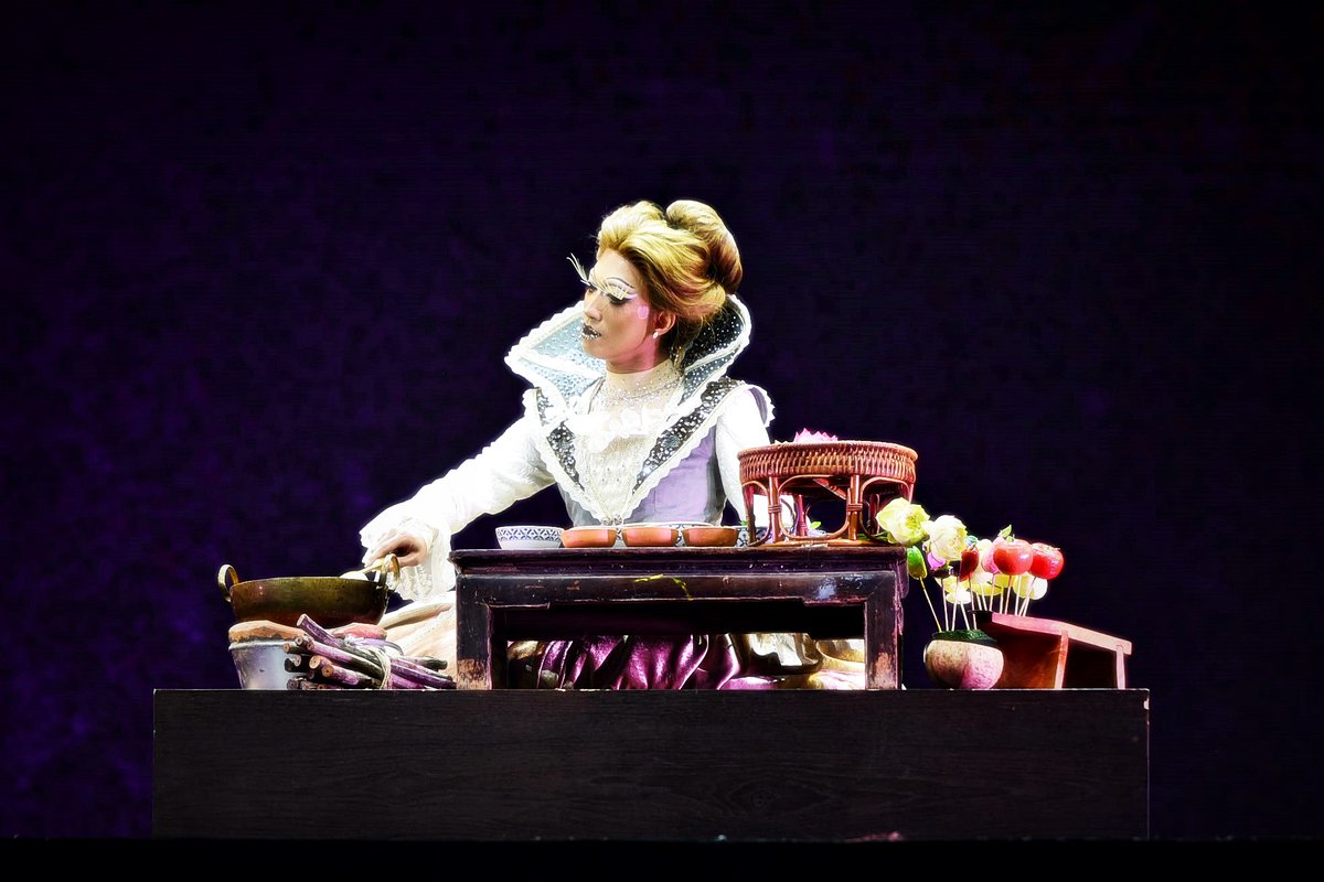 masterpieceth23's tweet image. โชว์ผลงานมาสเตอร์พีซ : ท้าวทองกีบม้า 
ผู้กำกับ : หมู ชยนพ บุญประกอบ 
นักแสดงนำ : มาดามมด 
WHITE GANG และ นักแสดงรับเชิญพิเศษ : เชฟป้อม,เจ็ท ATLAS 
รอบ : FINAL 

#TheMasterPieceเวทีบันลือโลก
#WorkPoint23
#มาสเตอร์พีซไฟนอล 
#foxTV #Viral