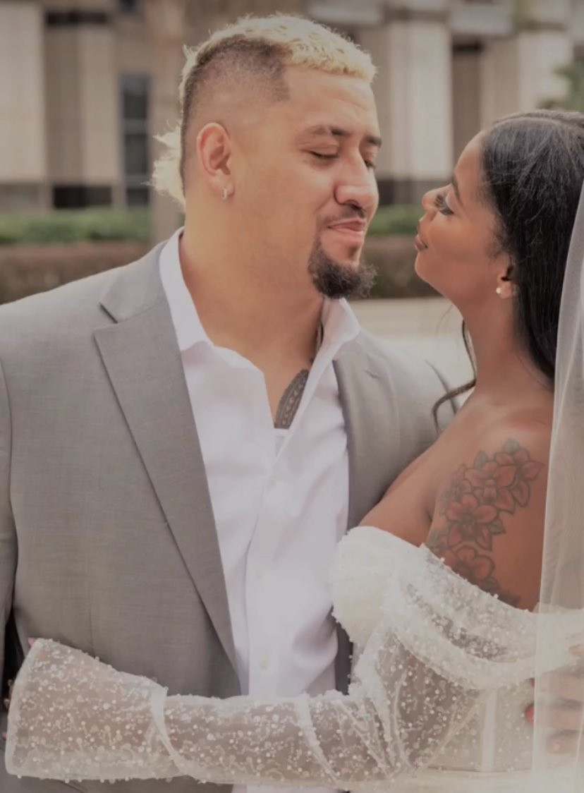 Nuestras felicitaciones a Solo Sikoa y su señora esposa. Ambos se dieron el  sí para siempre. Ya Solo no estará sólo nunca más ❤️ Dios bendiga su  matrimonio., image size:828x1124