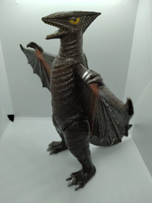 旧ムビモン、造形がギラついててカッコイイよね
オレはギャオスがお気に入りだわん 