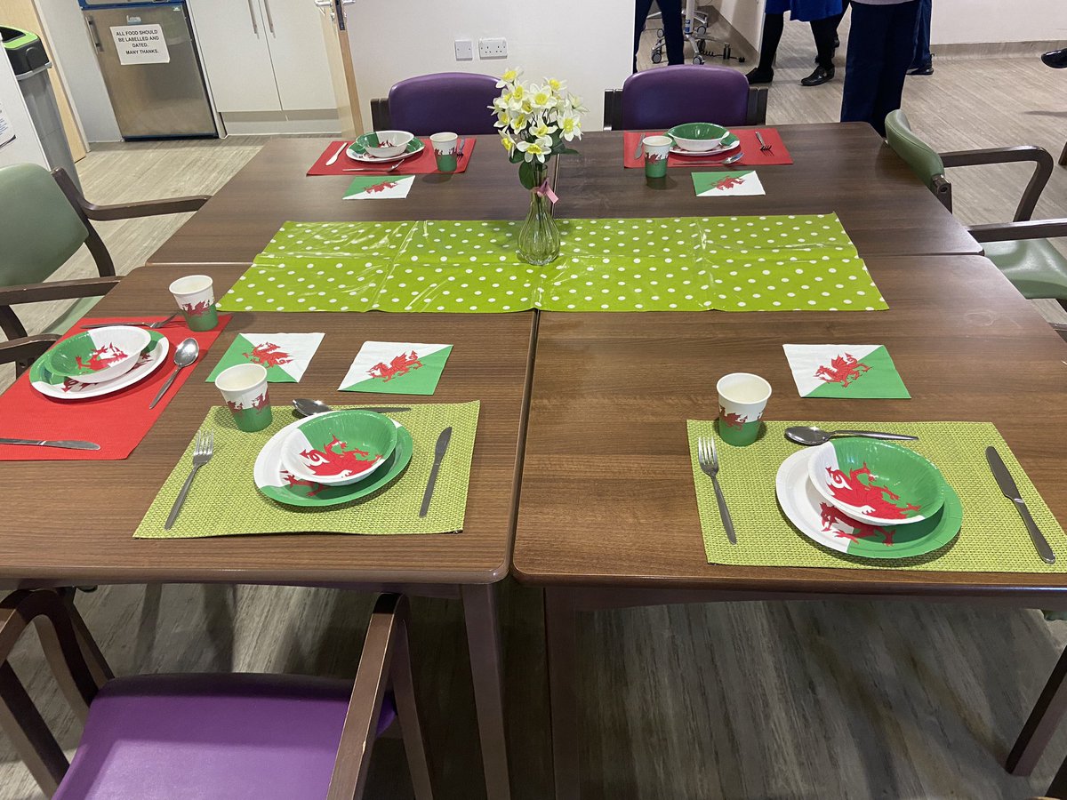 OasisUnit's tweet image. Happy St David’s Day! From the Oasis Unit, Rochdale Infirmary🏴󠁧󠁢󠁷󠁬󠁳󠁿🌼
#stdavidsday #oasisunit #rochdaleinfirmary