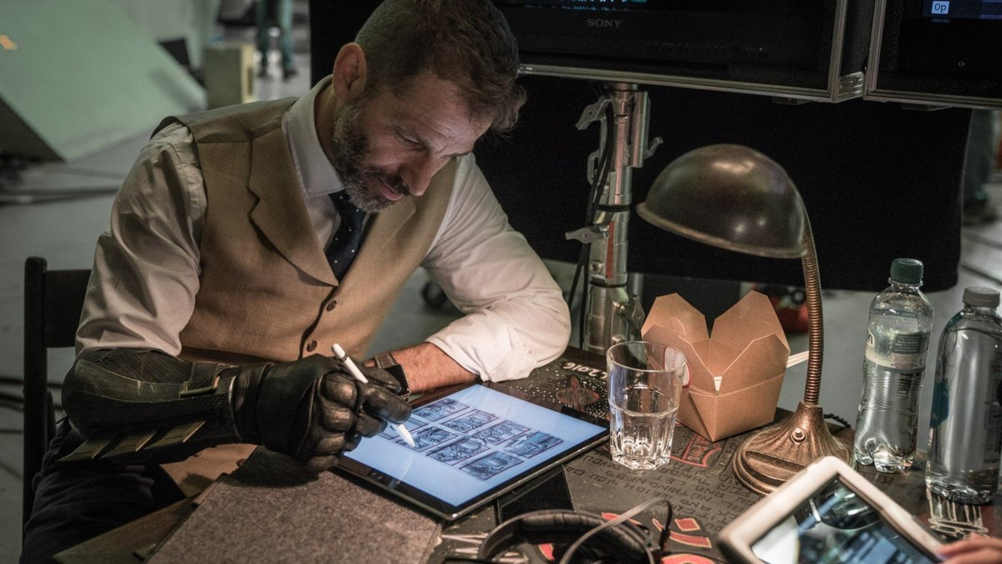 Happy Birthday Zack Snyder, 
the man who builds worlds. 