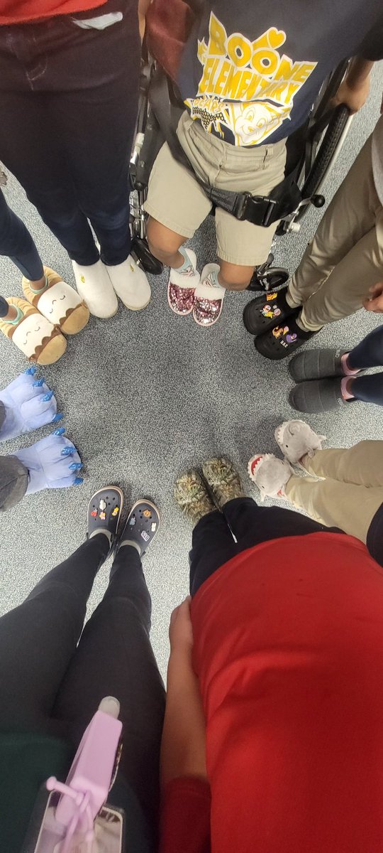 We were comfy in our slippers. Can you tell which slippers are mine? 😂😂 #readweekacrossamerica #aliefproud #bearspowerup @AliefISD @boonelementary