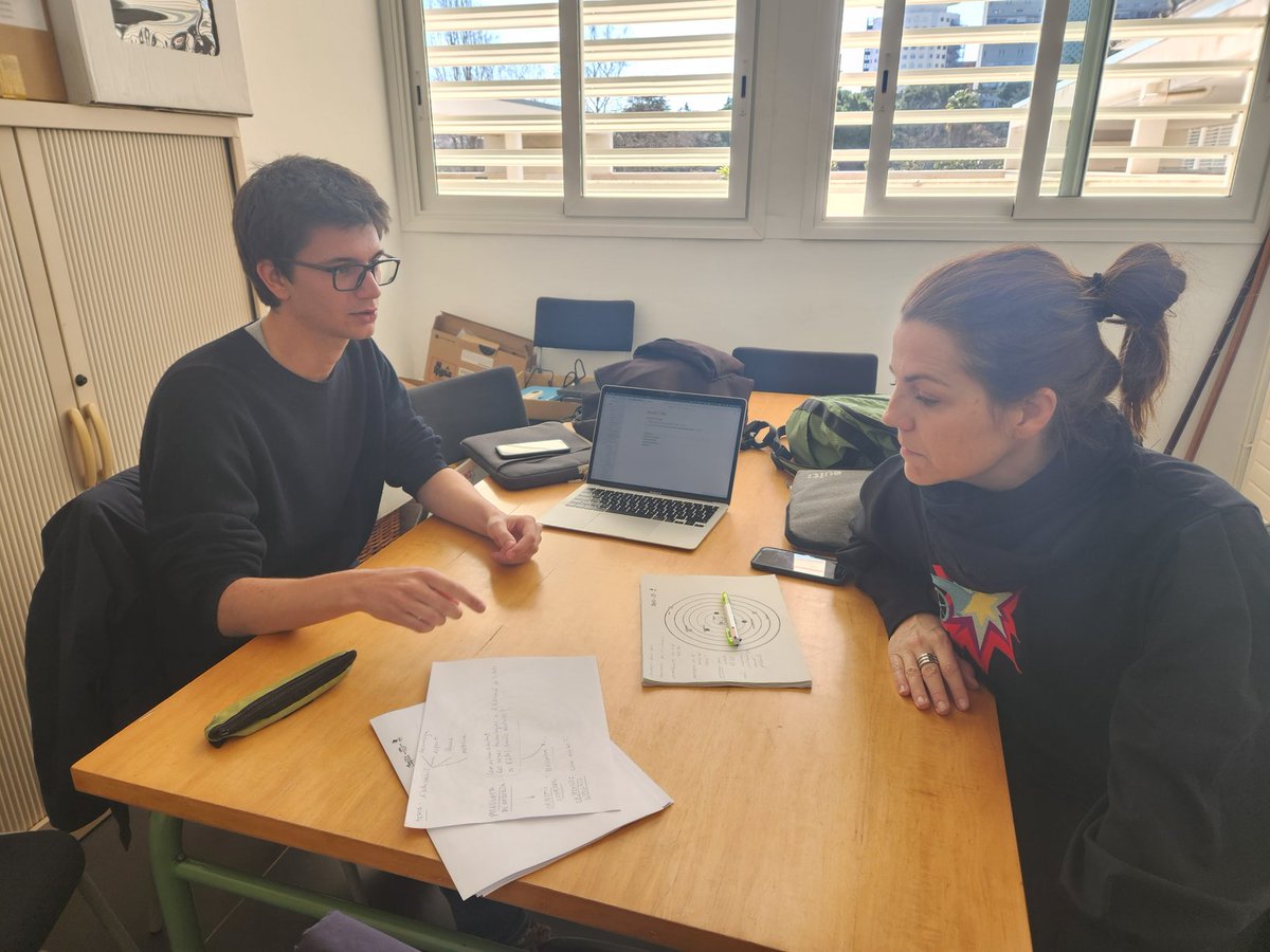 CompREd_UAB's tweet photo. Gran jornada aterrant els temes 🛬  i plantejant la pregunta de recerca ✅💡 https://t.co/ghbh1HaaG0