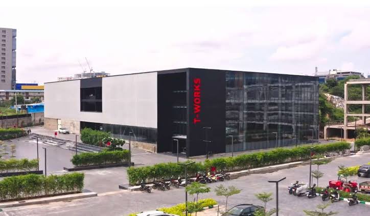 TheNaveena's tweet photo. #Hyderabad’s Raidurgam is Home for World’s largest Innovation Campus spread in 18acres - Minister @KTRBRS 

T-Hub - 5.7lakh sft - for startups

T-Works - 78000sft, Phase2 2.5lakh sft - Hardware &amp; prototyping

IMAGE Tower - 1.6mn sft - multimedia animation gaming &amp; Entertainment https://t.co/hGV6toxtj6