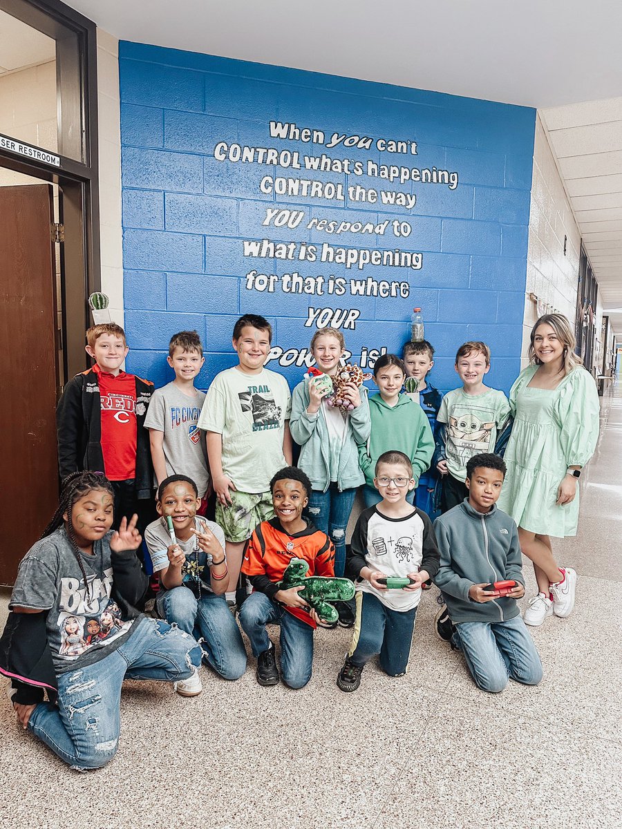 MsIKEsClass's tweet image. Dress like your class letter day! We chose “G”. 💚🎮🌵🟢👗🦒 #righttoreadweek