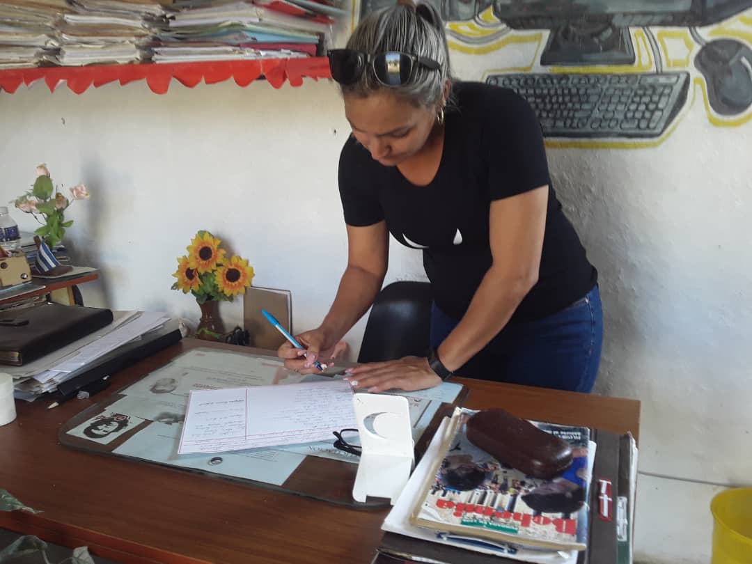 La EP Samuel Fernández tiene todo asegurado para el proceso de elecciones del próximo mes de marzo con el compromiso de la familia para la participación de sus hijos. #MejorEsPosbible #DmeMtz #GobMtz #MatancerosEnVictoria <a href="/gpppmatanzas/">Gobierno Provincial del Poder Popular en Matanzas</a> <a href="/dtor_educmtz/">Casanova Director de Educación ProvincialMatanzas</a> <a href="/SuselyMorfaG/">Susely Morfa González</a>