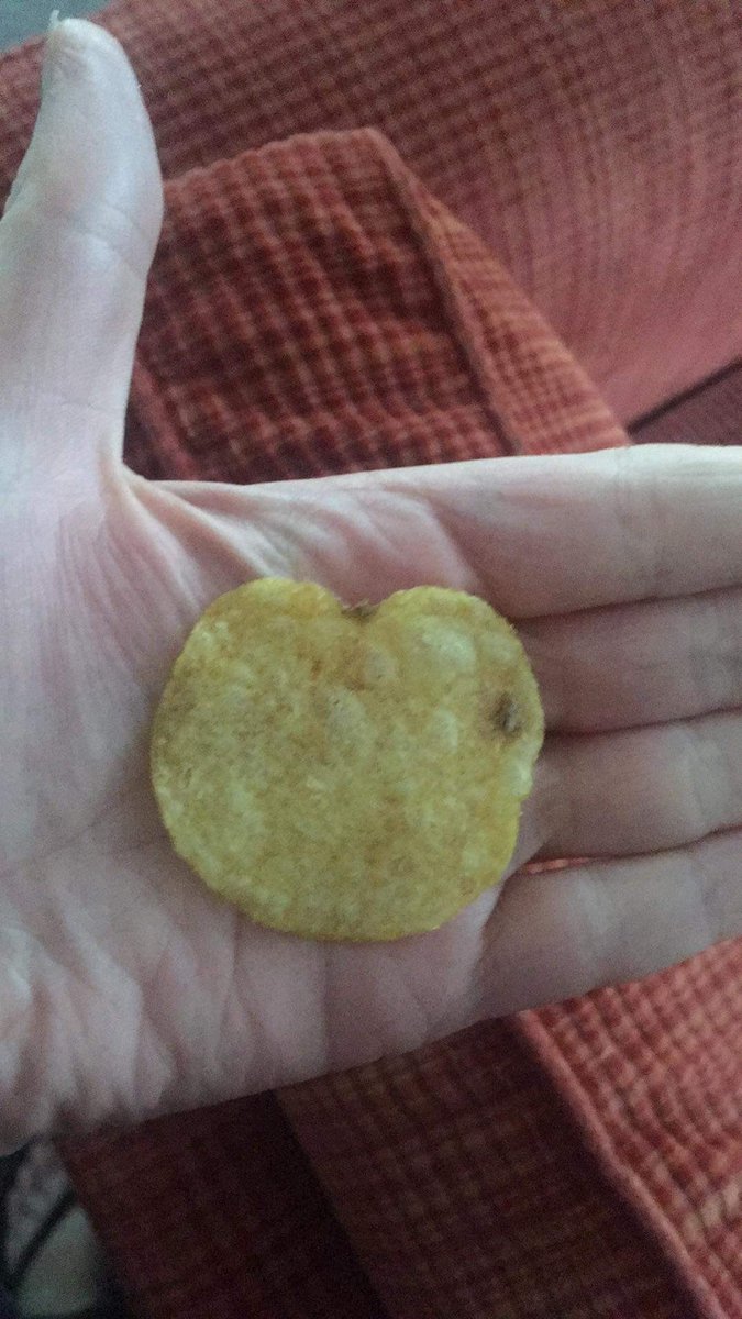 dazbusby's tweet photo. @walkers_crisps So do I win i nice prize! #lovefromwalkers https://t.co/YKeFaSNrbW