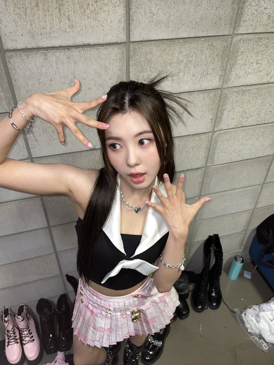 KIMDAYEON_INTL's tweet photo. [📢] ITS TIME!!

Drop the tags for Dayeon's birthday below!

BORN TO SHINE DAYEON
#EternalSpringDayeon
#봄의_요정처럼_감탄했던_다연이의_스물하나
#21歳も大好きダヨン https://t.co/rX6FF4hNtt