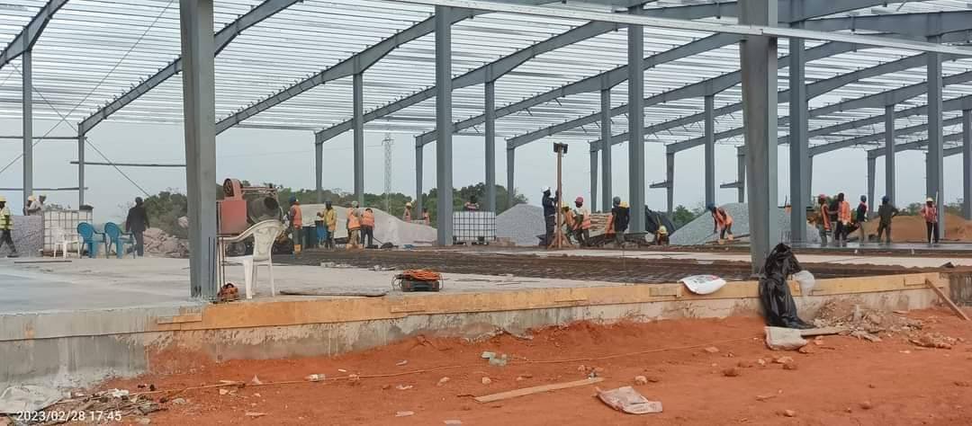 AfricaSecondes's tweet image. 🌰🏭 #cotedivoire : Les images de l'usine de transformation de la noix de cajou de Boundiali ! Cette usine de 239M FCFA traitera 3000 tonnes de noix de cajou/an, avec un personnel de 163 employés dont 70% de femmes.

#NoixDeCajou #TransformationAgroIndustrielle