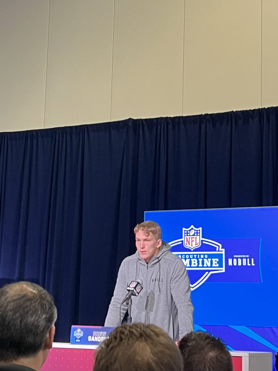 Daniel Flick on Twitter "Arkansas LB Drew Sanders speaking at the Combine"