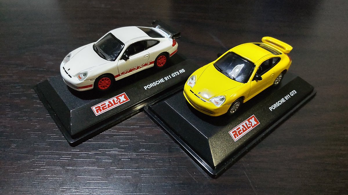 Sakana_Trainn's tweet photo. ネット購入中古ミニカー
リアルXのポルシェ911 GT3イエローと、GT3RS レッド。
1997~2004生産の5代目996型。
2006年にブラインド販売された、ポルシェコレクションシリーズ。
RSの方はレース向け仕様です。 https://t.co/S7vjme6jc0