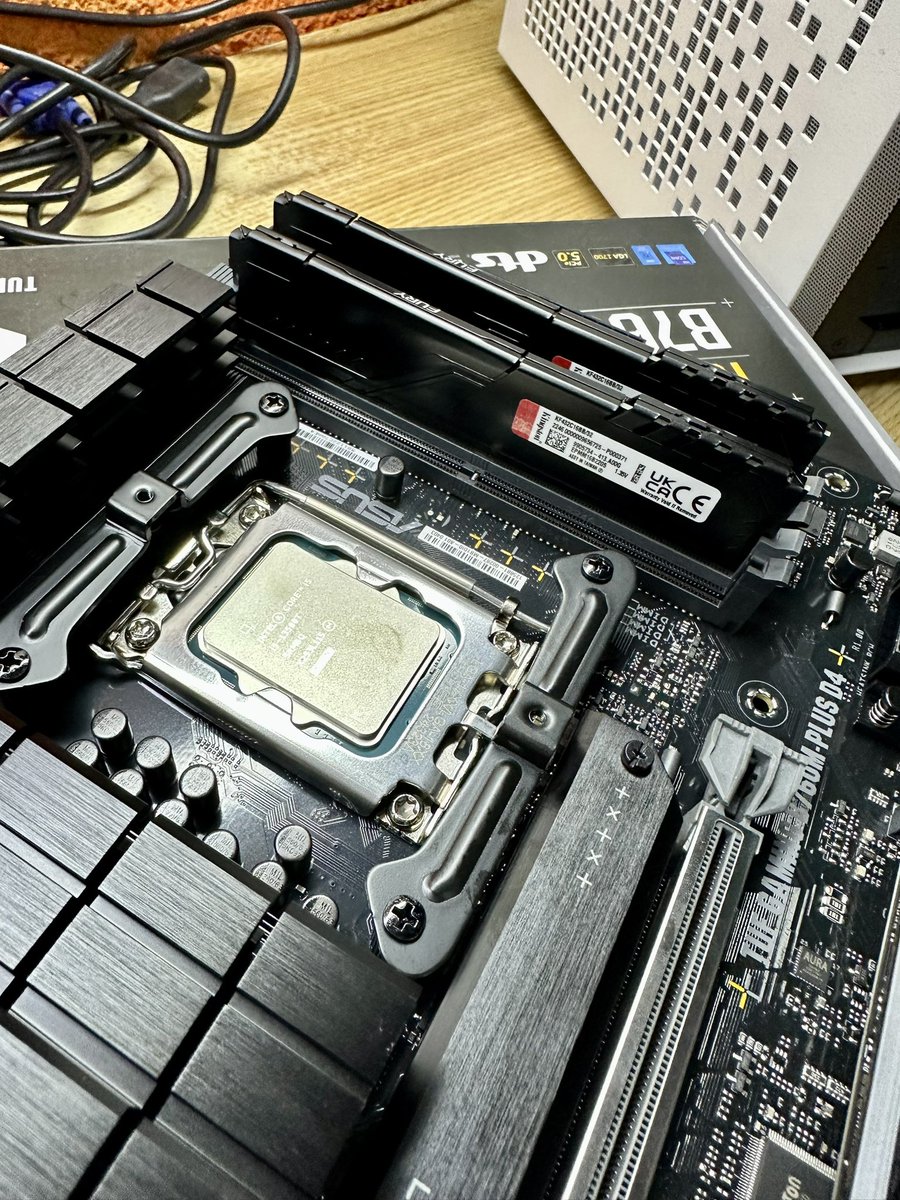 4ntM4r's tweet image. Comenzando ensamblaje #unraid