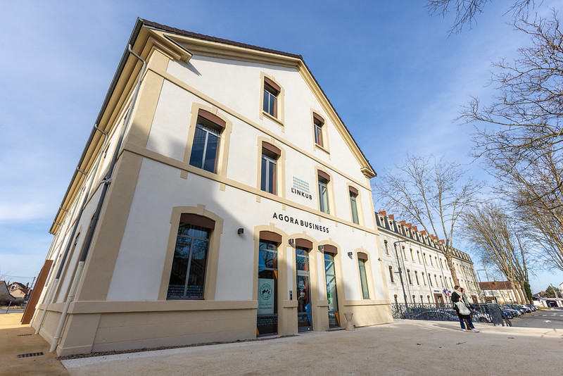 L'#INKUB de #Nevers s'agrandit ! Après 18 mois de travaux, ce sont 1200 m² d'espaces de travail et d’événementiels répartis sur 3 étages qui ont ouvert leurs portes.
En savoir plus 👉 swll.to/qRr9ZF