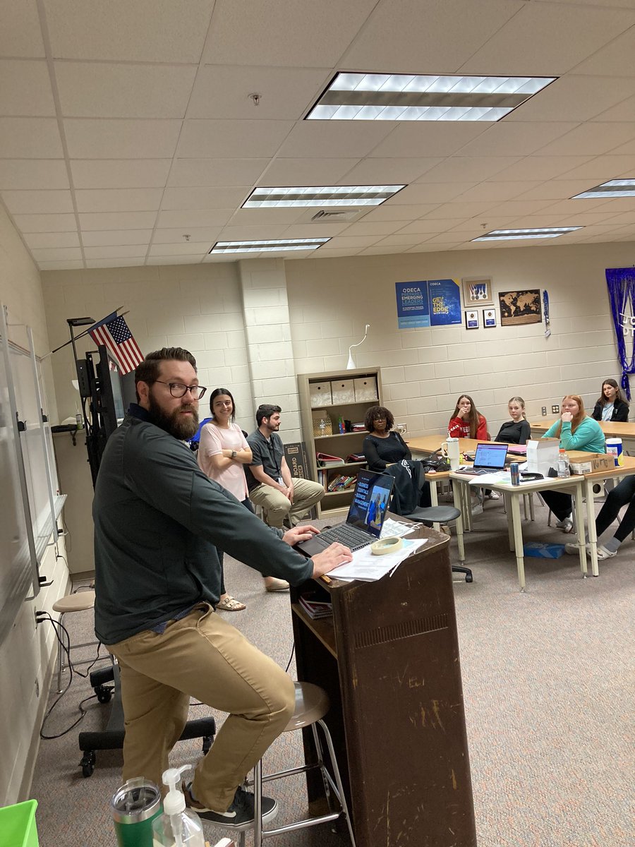 a boring world XI tweet media