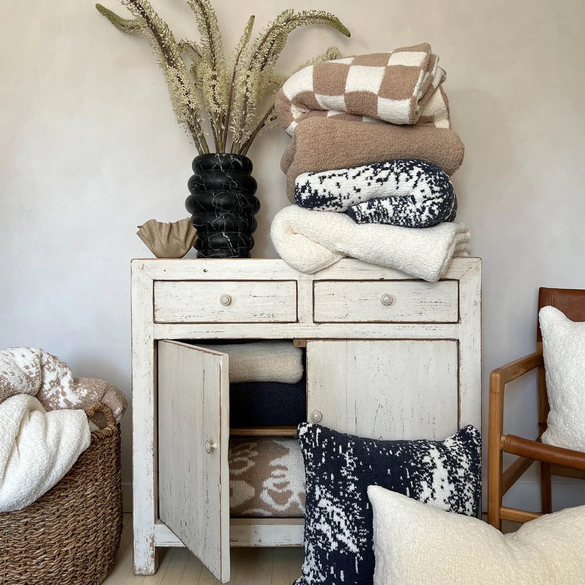 shopcbdecor's tweet photo. 20% OFF @shopcbdecor Indulgently soft, all of our throws and blankets will transport you to a marshmallow dream-world https://t.co/ahaYrcG6vA #kashwere #kashwerethrows #cozythrows #throwblankets #throws #oprahsfavoritethings #rusticmodern #rusticmoderndecor #casabelladecor https://t.co/MD2rvctcov