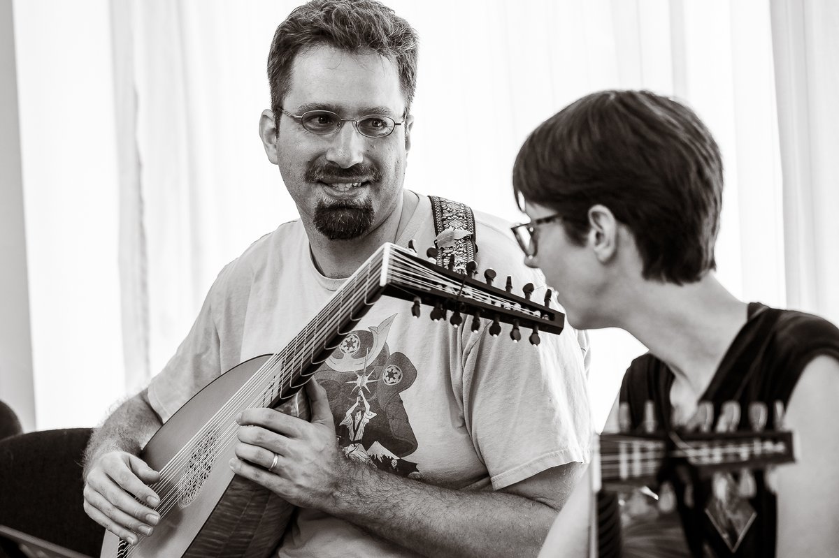 Experienced viol &amp; lute players! Join tutors Jacob Heringman, John Bryan, <a href="/clarewilkinson/">Clare Wilkinson 💙</a> &amp; Giles Underwood along with other likeminded musicians, to spend a week exploring 16c English &amp; European songs. 

Apply to our Renaissance Summer School by 24 March bit.ly/3ZbzVR4