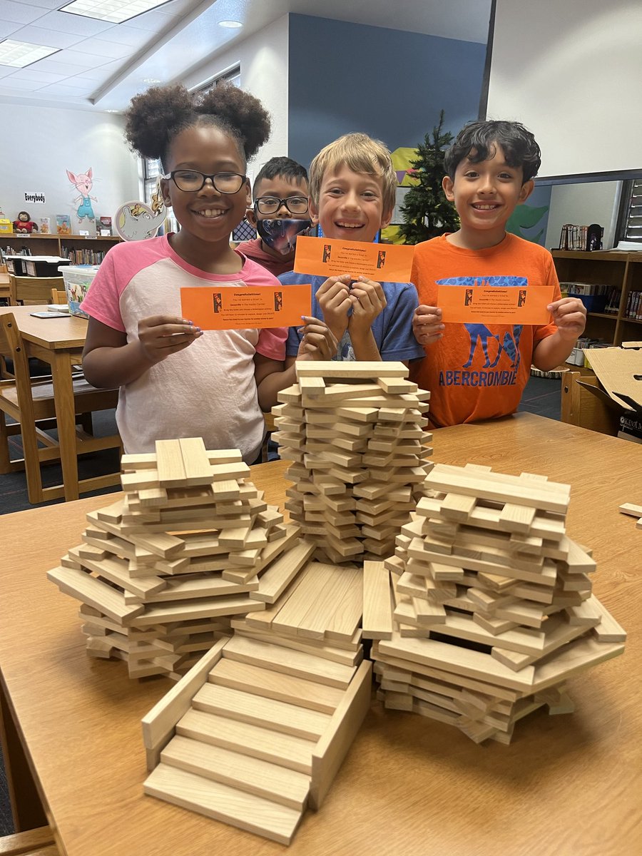 Proud budding engineers worked together to create a grand structure ⁦@MDE_Stars⁩ Media Center! ⁦@collierschools⁩ #Makerspacefun