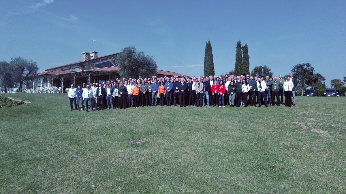 Ed ecco il nostro Dream Team Industria!
Better people better industry: con una squadra così siamo pronti a un 2023 di nuovi grandi soddisfazioni!