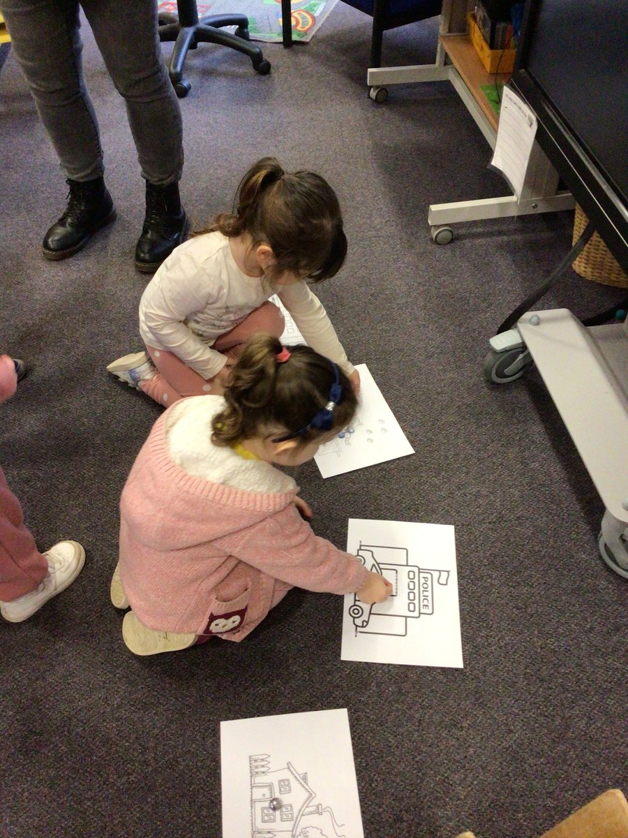 WoodlandsPrim1's tweet photo. Making choices for our learning. #UNCRC #HWB #earlyyears #learningchoices https://t.co/phbg933Ceg