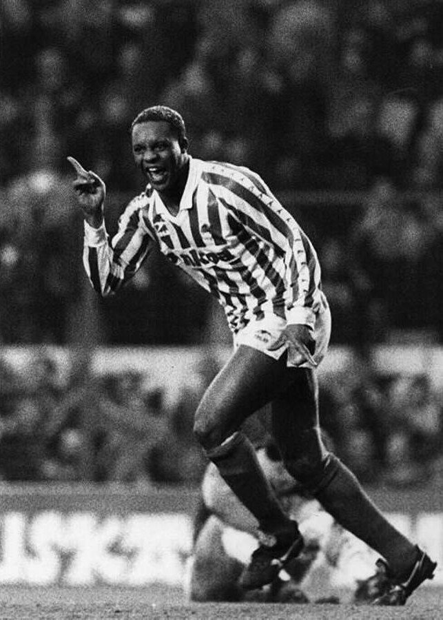 - Mitxelo, ¿Como es Burgos? - Ciudad pequeña, campo pequeño, y mucho frío. - Ah vale, pues no voy. Dalian Atkinson (90/91) #realsociedad