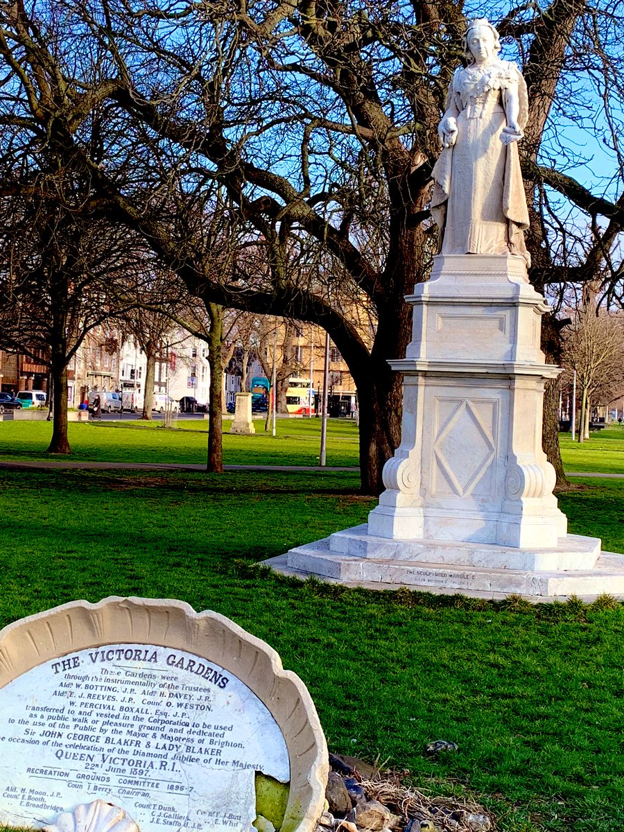 JulesLipspeaker's tweet photo. A beautifully sunny frosty morning. #lipspeakertravels #lipspeaker #lipspeaking #lipreader #sussex #thevictoriagardens https://t.co/BbJakK9aYu
